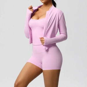 Dreiteiliges Yoga-Set mit Reißverschlussjacke, Tanktop und Shorts in hellem Rosa Stretch