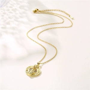 Gold cobra pendant necklace with cubic zirconia, stylish street creative jewelry for women