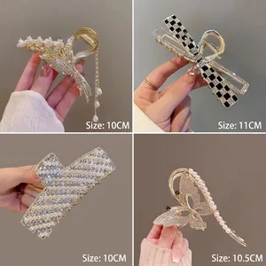 Barrettes à cheveux élégantes avec papillons et perles en plusieurs modèles variés