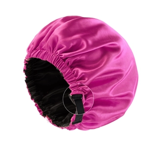 Schlafhaube aus rosafarbenem Satin mit verstellbarem schwarzem Gummiband