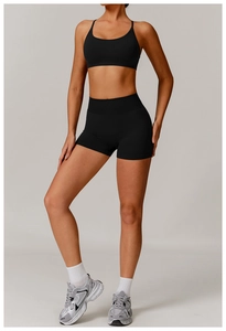 Vue détaillée arrière du short de yoga noir sans couture taille haute avec effet push-up