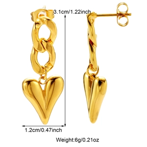 Macro detail of gold heart pendant earrings with size 3.1x1.2cm and 6g weight info