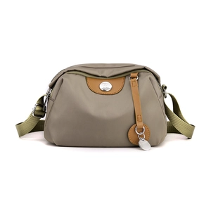 Borsa a tracolla da donna in nylon kaki con finiture in pelle marrone e cinghia regolabile