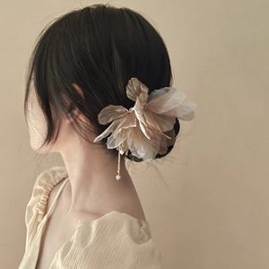 Elegant champagne floral hair stick with pearl tassels for women's hairstyle