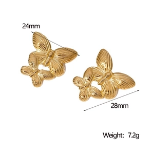 Detailed dimensions of gold vintage butterfly earrings measuring 24mm by 28mm weighing 7.2g