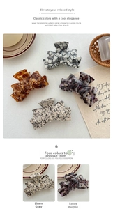 Détails de quatre pinces à cheveux en acétate aux motifs écaillés, marbre et encre