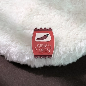 Épingle en Émail Drôle Neuro Spicy Créative Forme de Sac de Sauce Rouge Broche en Alliage Motif Piment Badge Mode pour Sacs Vêtements