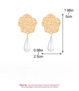 Detailed view of luxury gold flower pearl earrings with precise 5cm by 2.5cm size markings