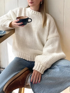 Women's casual white crew neck chunky knit sweater in a relaxed fit for autumn styling
