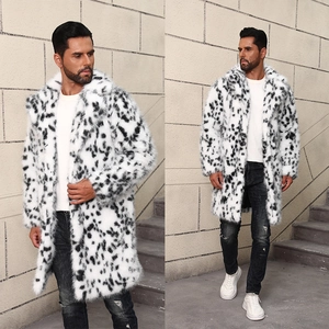 Vue détaillée d'un manteau long en fausse fourrure pour homme à motifs mouchetés