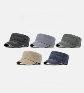 Vue détaillée de cinq casquettes militaires plates en coton délavé avec coutures et œillets