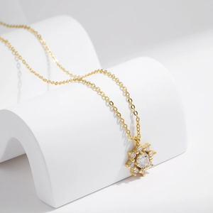 Collier pendentif flocon de neige en or 14K élégant avec moissanite étincelante sur support