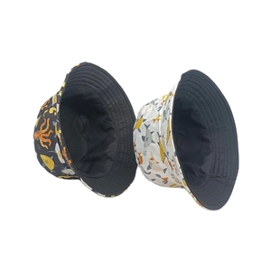 Chapeaux bob pour enfants avec motifs animaux marins en noir et beige pour l'été
