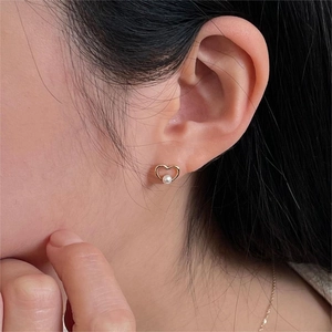 Elegant 925 sterling silver heart-shaped gold studs with pearl inlay for women