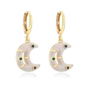 Orecchini bohémien a luna placcati in oro con smalto bianco e pietre di zirconia colorate