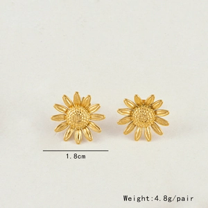 Detail of sunflower stud earrings in golden finish showing 1.8cm diameter and 4.8g weight