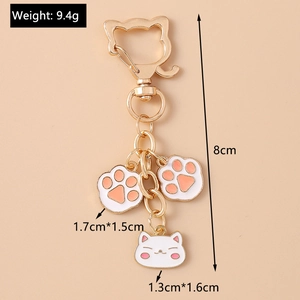 Detail showing weight 9.4g and dimensions of pink cat paw and head keychain pendant