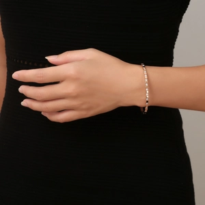 Rose gold diamond bangle bracelet for women with diamond-encrusted rhombic buckle clasp