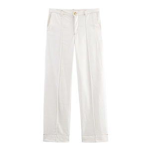 Pantalon blanc à taille haute avec bouton doré et pli central sur jambe large