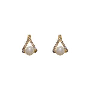 Elegant geometric pearl stud earrings with crystal diamonds and gold plated frame