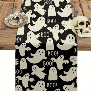 Nahaufnahme von Halloween Tischläufer aus Leinen mit weißen Geistern und BOO-Mustern