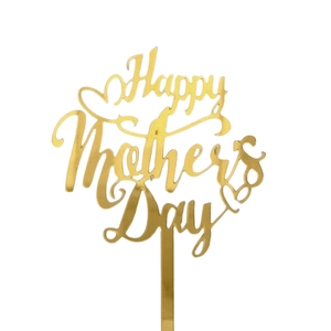 Détail du cake topper doré Happy Mother's Day en acrylique avec motif cœur