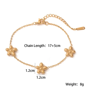 Detail shot of gold flower pendant necklace with chain length 17+5cm and 8g weight