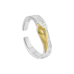 Anello regolabile in argento S925 con texture martellata e dettaglio foglia oro