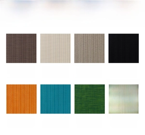 Détail de sets de table en PVC tressé en 8 couleurs dont café, argent et vert océan