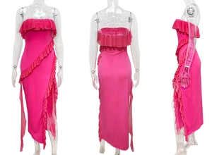 Détails de la robe bustier rose fuchsia avec fente à volants et ourlet asymétrique