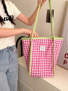 Borsa tote in tela a quadretti rosa e bianchi con manici verdi per la scuola e il tempo