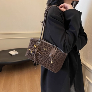 Women Leopard Print Tote Bag Suede Synthetic Leather Large Capacity Shoulder Bag With Fashion Pendants Retro Commuter