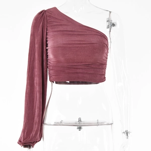 Haut ajusté à une épaule et manches longues mauve avec texture plissée et froncée chic