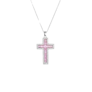 Collana con pendente a croce rosa e cristalli micro-pavé su una catena d'argento