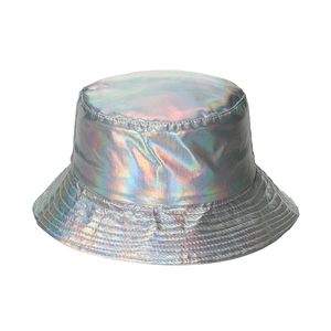 Schillernder Metallic-Anglerhut mit holografischem PU-Leder für Streetwear-Stil