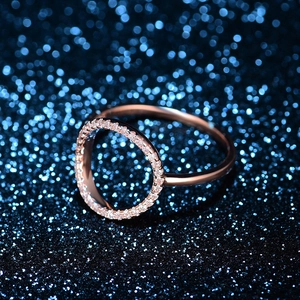 Elegant rose gold S925 sterling silver hollow round ring with shimmering micro-pave crystals
