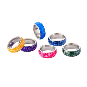 Set di anelli luminosi in acciaio inossidabile con texture colorata e glitter