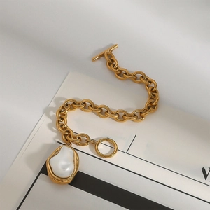 18k gold plated stainless steel chunky chain bracelet with an irregular pearl and OT clasp