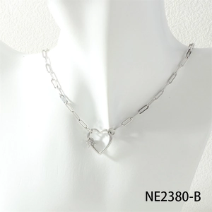 Modern silver paperclip chain necklace with a zircon-encrusted heart carabiner clasp