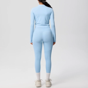Ensemble de yoga bleu clair pour femme avec haut zippé et legging de sport galbant