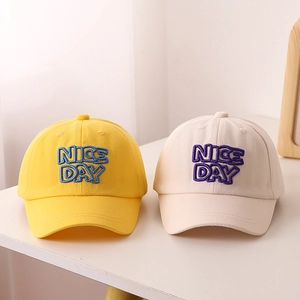 Casquettes de baseball enfant jaune et beige avec broderie Nice Day et visière courbée