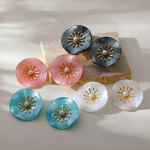 Fashionable floral marble stud earrings with gold-plated center and pearls in four colors