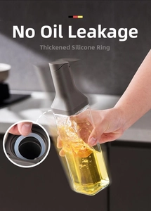 Detail view of the thickened silicone seal ring for leak-proof kitchen glass oil bottle