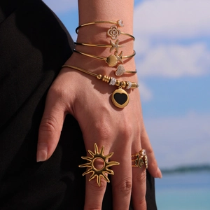 Bracelet multi-rangs pour femme plaqué or 18 carats avec motifs étoile de mer et cœur