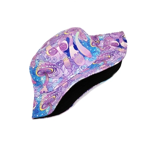 Cappello a secchiello colorato con motivi di funghi psichedelici per moda e outdoor