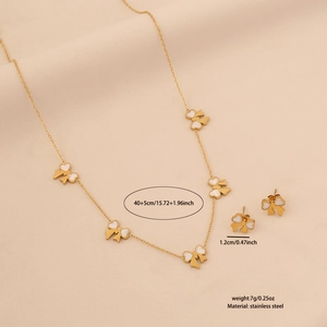 Détails des dimensions de la parure nœud doré avec incrustation cœur et taille collier
