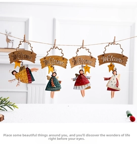 Set di quattro angeli natalizi rustici con cartelli Welcome su corde da appendere