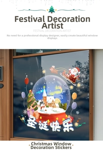 Détail d'autocollants de Noël avec Père Noël et rennes sur la vitrine d'un magasin