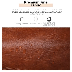 Gros plan sur le cuir PU grainé marron montrant la texture imperméable et facile à entretenir