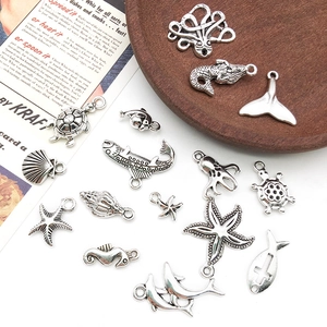 Set di ciondoli marini in argento vintage con cavalluccio marino e stella marina